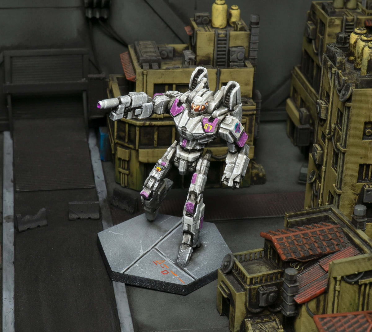 BattleTech: Phoenix Hawk (Premium Miniature)